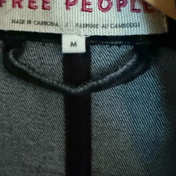 Free People Black Jean Jacket Cropped Fitted Distressed - Picture 2 of 4